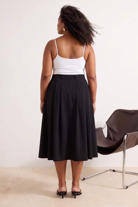 Trendyol Curve Damen Schwarz Einfarbig Midi Große Größen Röcke - Image 3