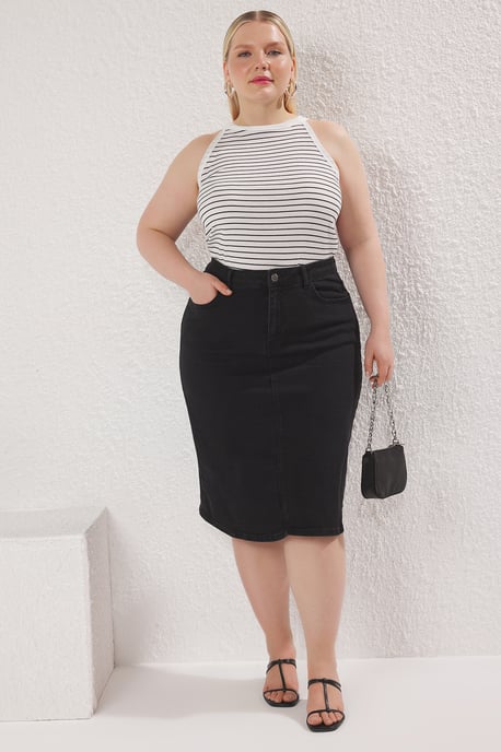 Trendyol Curve Damen Schwarz Einfarbig Kurz / Mini Bleistift Rock Bleistift Rock Große Größen Röcke - Image 1