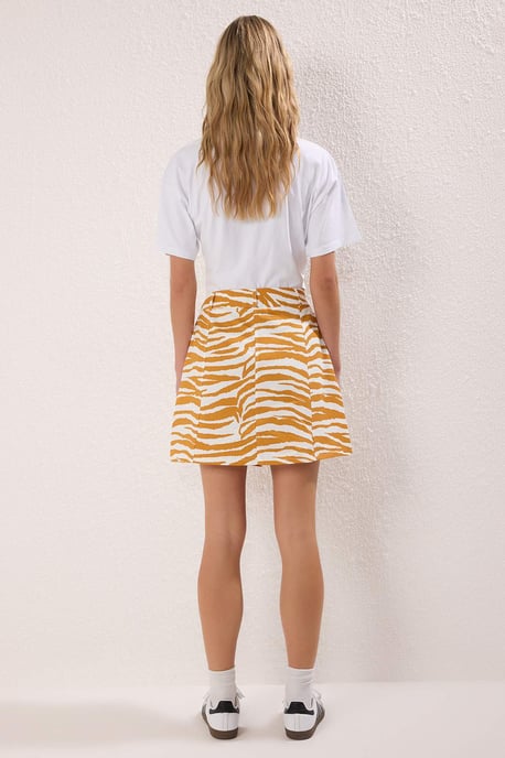 TRENDYOLMİLLA Damen Gelb Animal-Print Kurz / Mini A-Linie A-Linie Röcke - Image 3