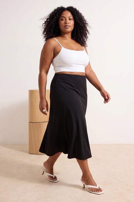 Trendyol Curve Damen Schwarz Einfarbig Midi Große Größen Röcke - Image 1