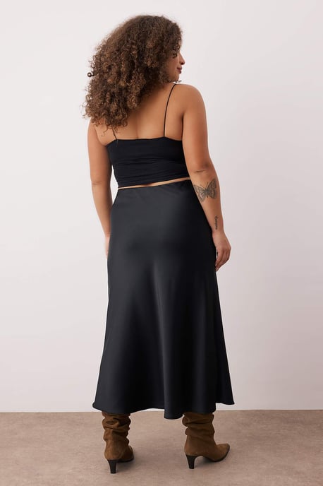 Trendyol Curve Damen Schwarz Einfarbig Midi Große Größen Röcke - Image 4