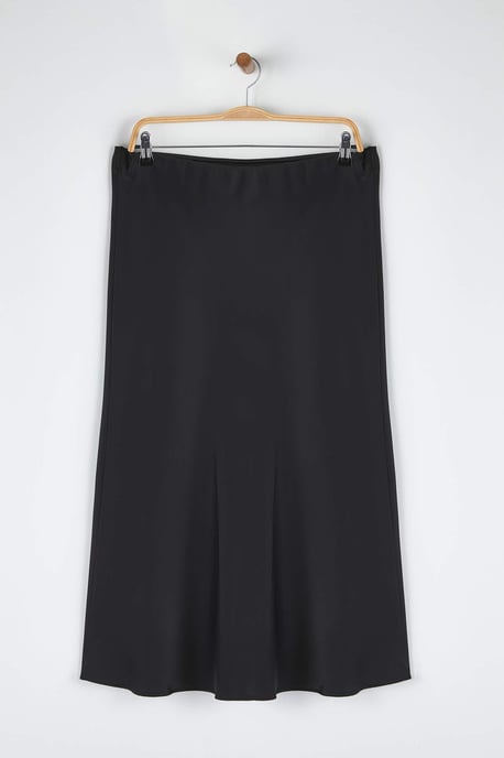 Trendyol Curve Damen Schwarz Einfarbig Midi Große Größen Röcke - Image 5