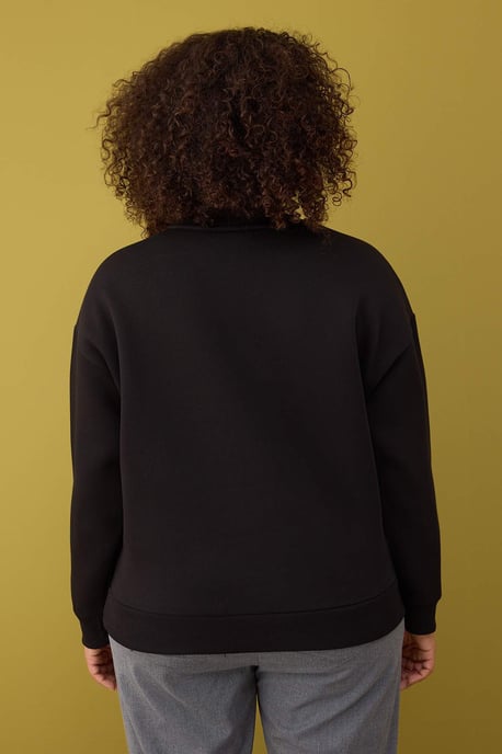 Trendyol Curve Damen Schwarz Animal-Print Lang Regular Fit Große Größen Sweatshirts - Image 3
