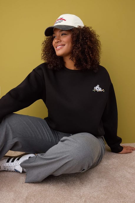 Trendyol Curve Damen Schwarz Animal-Print Lang Regular Fit Große Größen Sweatshirts - Image 4
