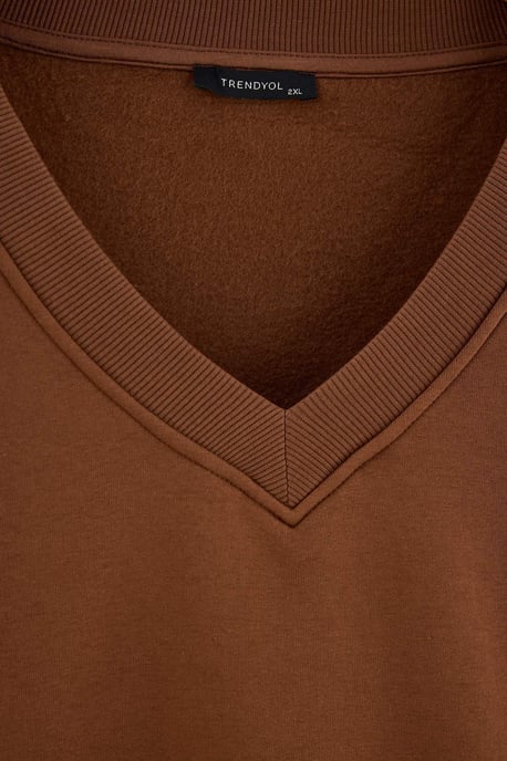 Trendyol Curve Damen Braun Einfarbig Lang Relaxed Fit Große Größen Sweatshirts - Image 3