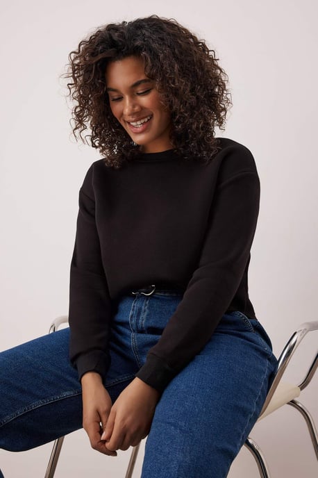 Trendyol Curve Damen Schwarz Einfarbig Lang Regular Fit Große Größen Sweatshirts - Image 6