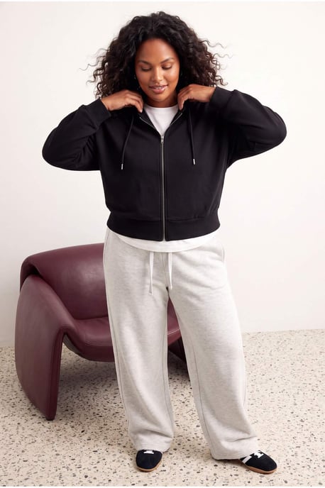Trendyol Curve Damen Schwarz Einfarbig Lang, Regular Fit Große Größen Sweatshirts - Image 2