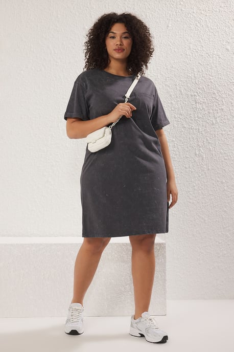 Trendyol Curve Damen Grau Einfarbig Kurz / Mini Kurz Casual T-Shirt Kleid Große Größen Kleid - Image 1