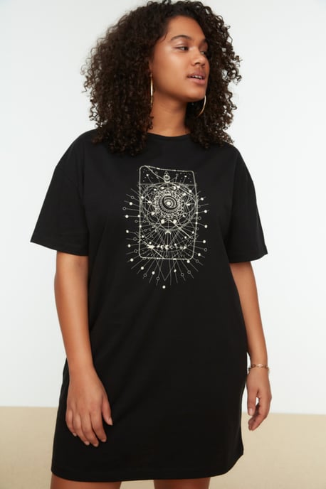 Trendyol Curve Damen Schwarz Geometrisches Muster Kurz / Mini Kurz Casual T-Shirt Kleid Große Größen Kleid - Image 2