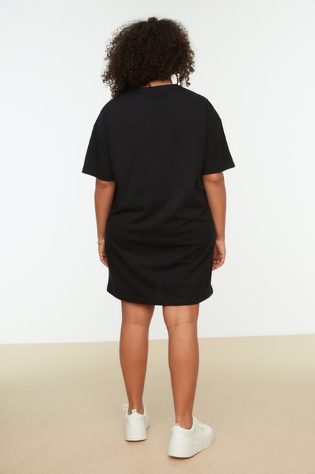 Trendyol Curve Damen Schwarz Geometrisches Muster Kurz / Mini Kurz Casual T-Shirt Kleid Große Größen Kleid - Image 4