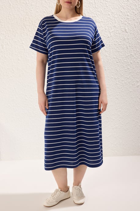 Trendyol Curve Damen Dunkelblau Gestreift Midi Kurz Casual T-Shirt Kleid Große Größen Kleid - Image 2