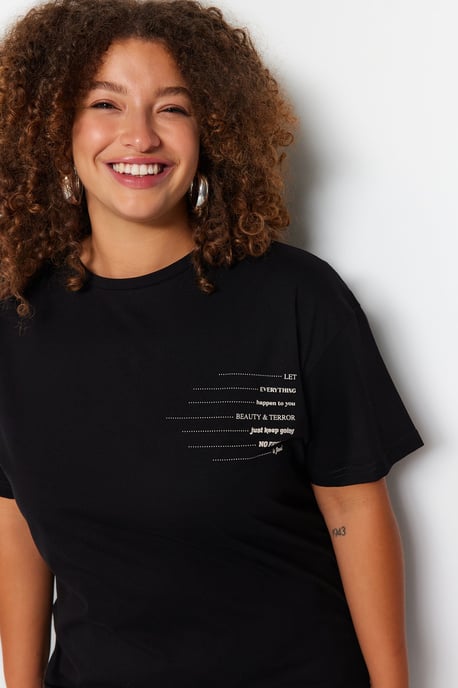 Trendyol Curve Damen Schwarz Slogan Kurz / Mini Kurz Casual T-Shirt Kleid Große Größen Kleid - Image 2