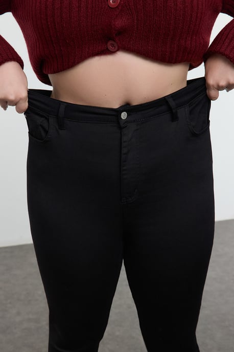 Trendyol Curve Damen Schwarz Einfarbig Skinny Hohe Taille Große Größen Jeans - Image 6
