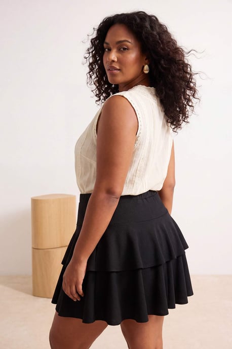 Trendyol Curve Damen Schwarz Einfarbig Kurz / Mini Skater Große Größen Röcke - Image 3
