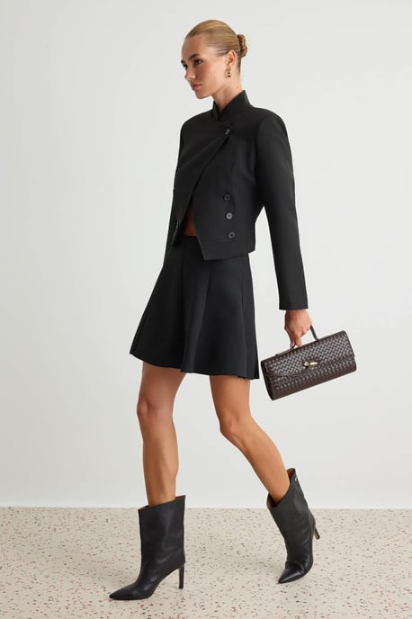 TRENDYOLMİLLA Damen Schwarz Einfarbig Kurz / Mini Plissiert Skater Röcke - Image 1