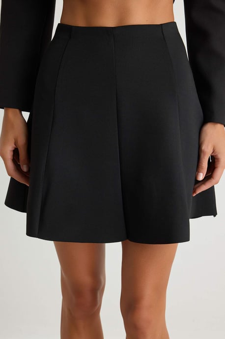 TRENDYOLMİLLA Damen Schwarz Einfarbig Kurz / Mini Plissiert Skater Röcke - Image 2