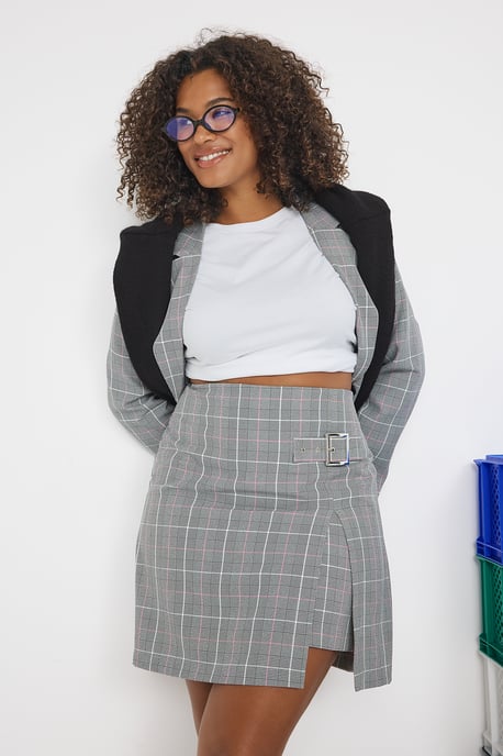 Trendyol Curve Damen Grau Kariert Kurz / Mini Große Größen Röcke - Image 4