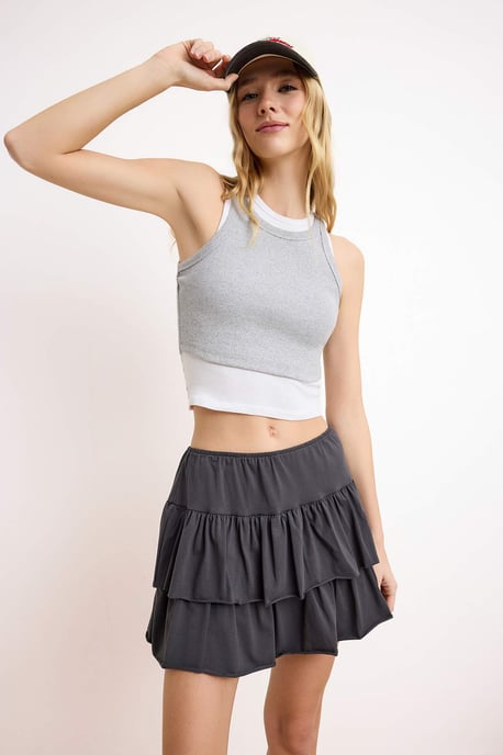 TRENDYOLMİLLA Damen Grau Einfarbig Kurz / Mini Basic Hosenrock Röcke - Image 3
