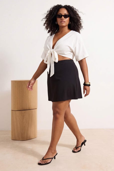 Trendyol Curve Damen Schwarz Einfarbig Kurz / Mini Skater Große Größen Röcke - Image 6