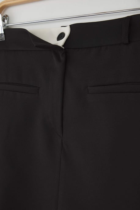 Trendyol Curve Damen Schwarz Einfarbig Kurz / Mini Große Größen Röcke - Image 5