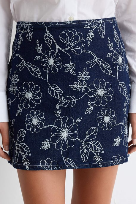 TRENDYOLMİLLA Damen Blau Einfarbig Extra Kurz / Super Mini Bleistift Rock Röcke - Image 2