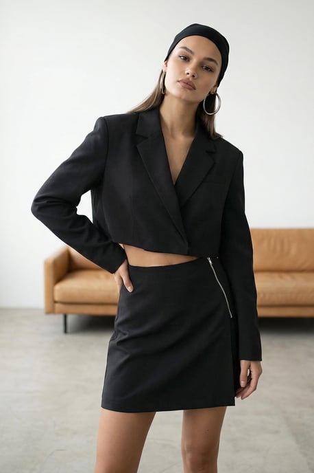 TRENDYOLMİLLA Damen Schwarz Einfarbig Kurz Hosenrock Hosenrock Röcke - Image 2