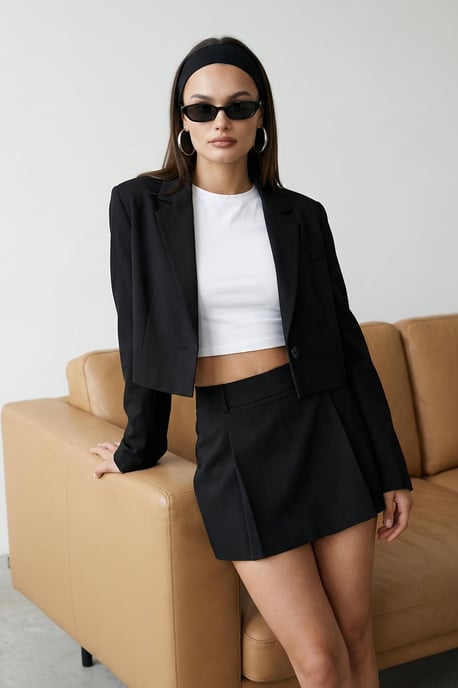 TRENDYOLMİLLA Damen Schwarz Einfarbig Kurz Hosenrock Hosenrock Röcke - Image 2