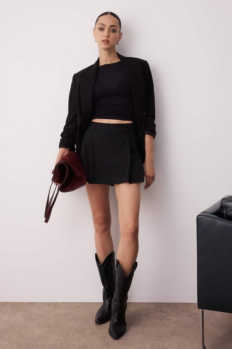 TRENDYOLMİLLA Damen Schwarz Einfarbig Kurz Hosenrock Hosenrock Röcke - Image 3