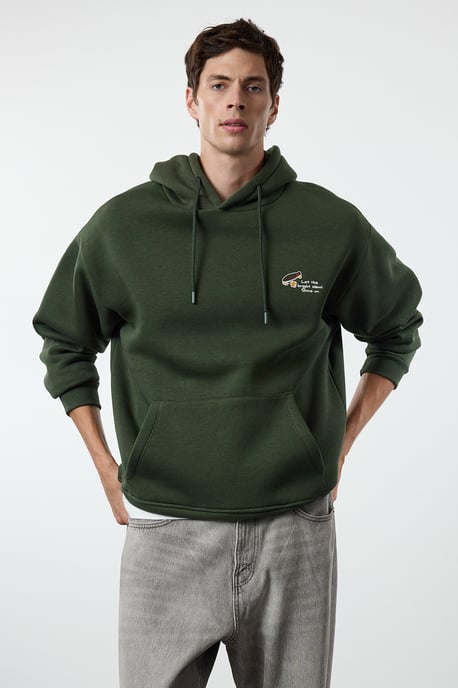 TRENDYOL MAN Herren Khaki Slogan Lang Oversize Sweatshirts - Image 1