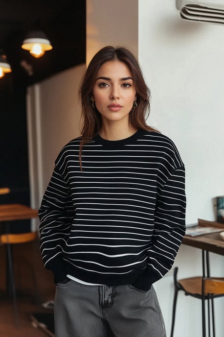 TRENDYOLMİLLA Damen Schwarz Gestreift Lang Oversize Sweatshirts - Image 2