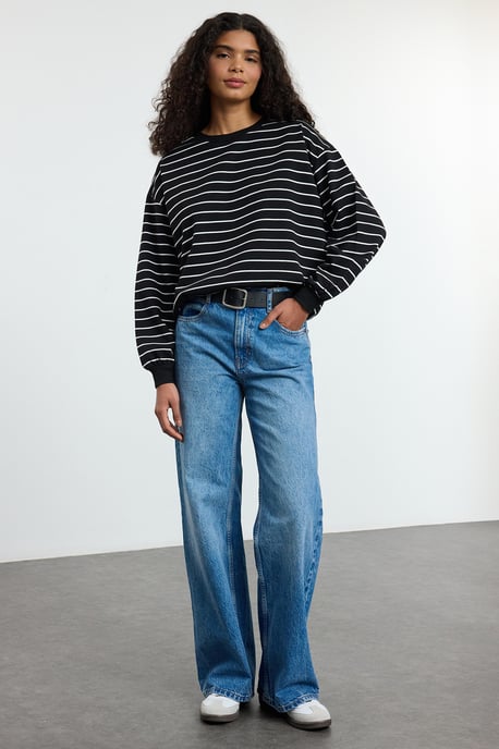 TRENDYOLMİLLA Damen Schwarz Gestreift Lang Oversize Sweatshirts - Image 4