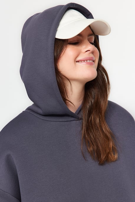 Trendyol Curve Damen Grau Slogan Lang Relaxed Fit Große Größen Sweatshirts - Image 2