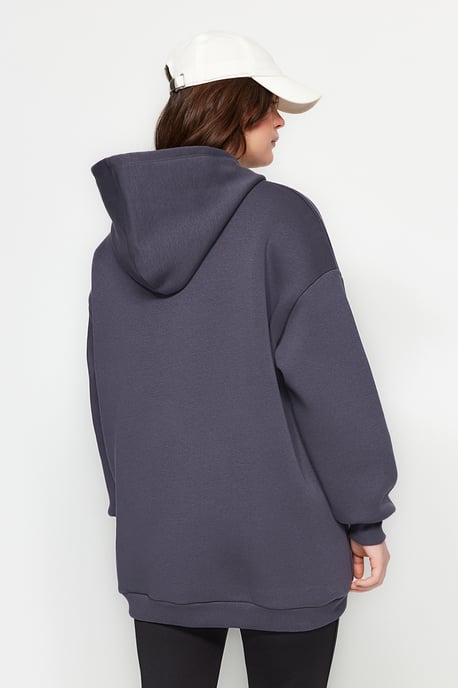 Trendyol Curve Damen Grau Slogan Lang Relaxed Fit Große Größen Sweatshirts - Image 4