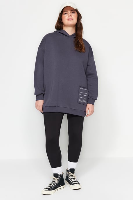 Trendyol Curve Damen Grau Slogan Lang Relaxed Fit Große Größen Sweatshirts - Image 6