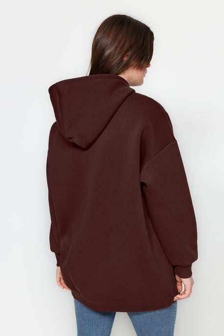 Trendyol Curve Damen Braun Slogan Lang Relaxed Fit Große Größen Sweatshirts - Image 3