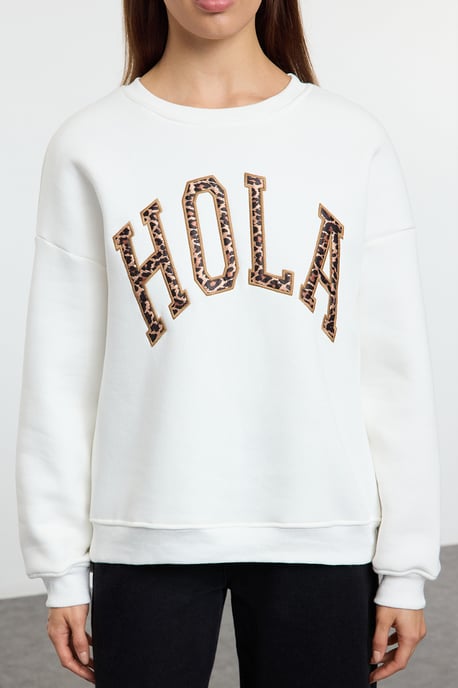 TRENDYOLMİLLA Mädchen Ecru Slogan Lang Regular Fit Sweatshirts - Image 2