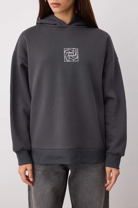 TRENDYOLMİLLA Damen Grau Geometrisches Muster Lang Oversize Sweatshirts - Image 2