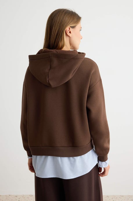 TRENDYOLMİLLA Damen Braun Einfarbig Lang Oversize Sweatshirts - Image 3