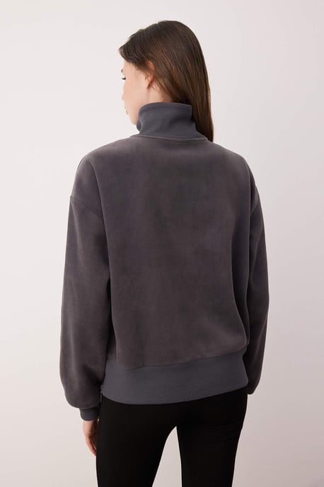 TRENDYOLMİLLA Damen Grau Einfarbig Lang Regular Fit Sweatshirts - Image 3