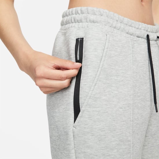Nike Sportswear Tech Fleece Damen-Jogginghose mit mittlerer Bundhöhe in Grau - Image 5