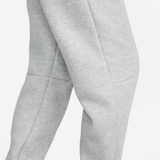 Nike Sportswear Tech Fleece Damen-Jogginghose mit mittlerer Bundhöhe in Grau - Image 6