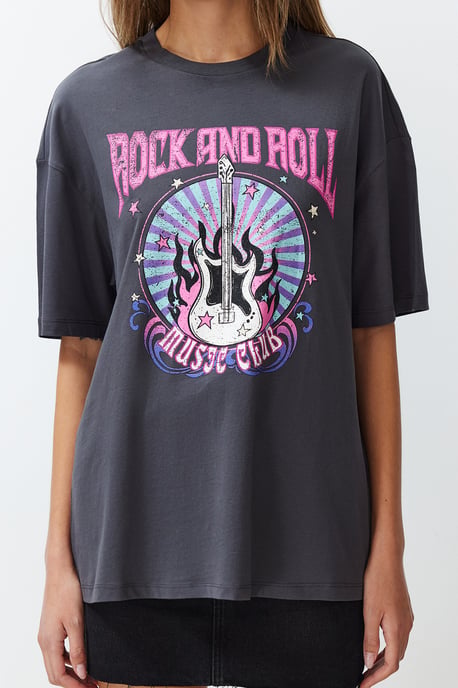 TRENDYOLMİLLA Damen Grau Grafik Kurz Oversize T-Shirts - Image 3