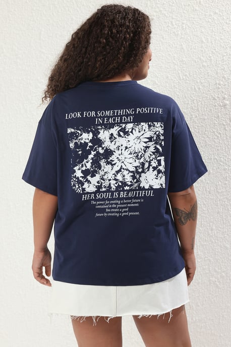 Trendyol Curve Damen Dunkelblau Rückenprint Kurz Oversize Große Größen T-Shirts - Image 2