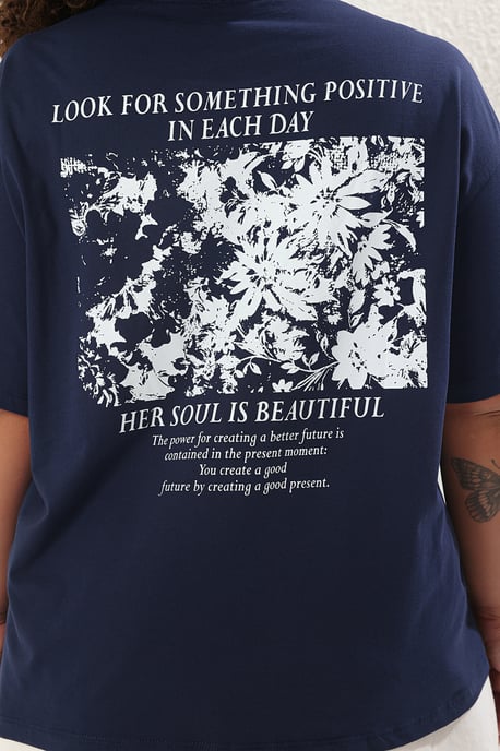 Trendyol Curve Damen Dunkelblau Rückenprint Kurz Oversize Große Größen T-Shirts - Image 3