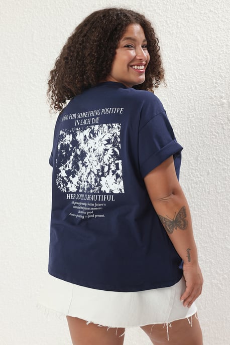 Trendyol Curve Damen Dunkelblau Rückenprint Kurz Oversize Große Größen T-Shirts - Image 6