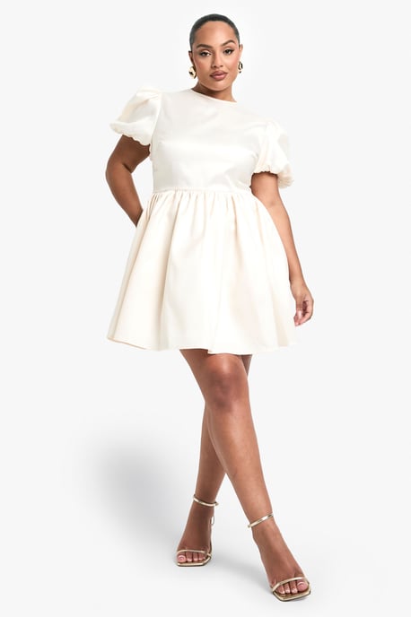 Boohoo Plus Taffeta Kleid mit Schleife am Rücken und Puffärmeln im Skater-Stil - Image 1
