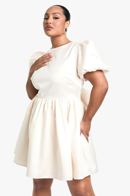 Boohoo Plus Taffeta Kleid mit Schleife am Rücken und Puffärmeln im Skater-Stil - Image 3