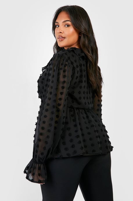 Boohoo Plus Chiffon-Oberteil mit Dobby-Muster und Rüschen im Smock-Stil - Image 2