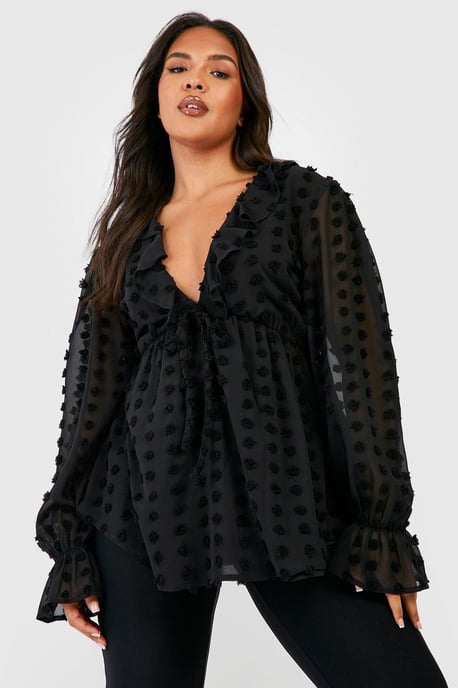 Boohoo Plus Chiffon-Oberteil mit Dobby-Muster und Rüschen im Smock-Stil - Image 3