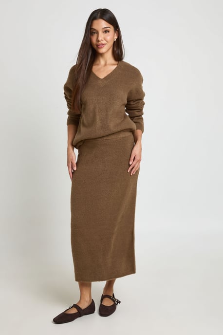 V-Ausschnitt-Pullover und Midirock als Set - Image 1